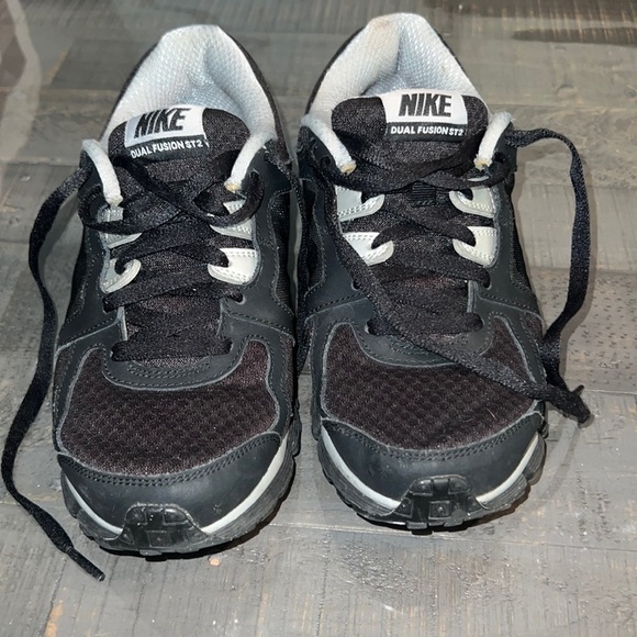 Women’s Black Nike Dual Fusion ST2 Size 9 - Picture 1 of 6